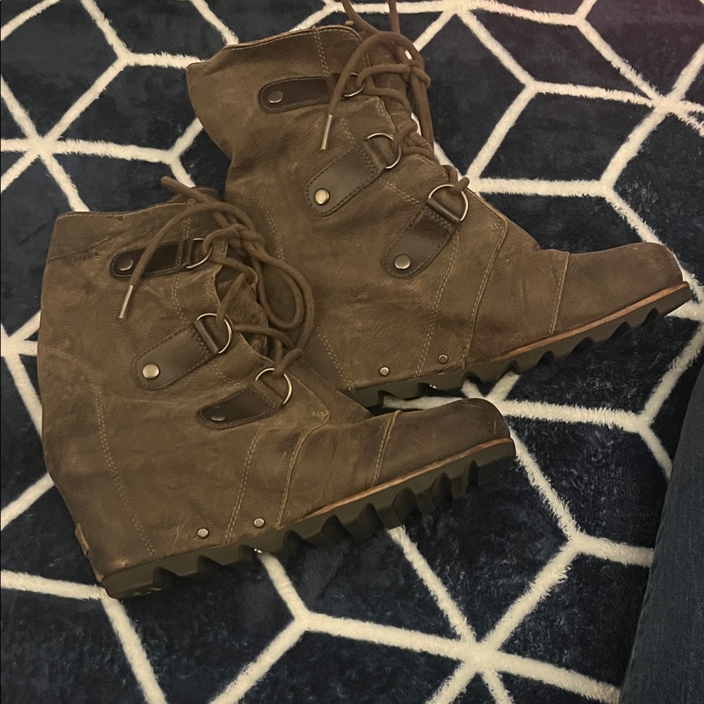 Sorel women’s boots size 9